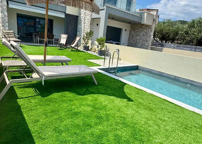 Trinity Pool Gold 펜션 *